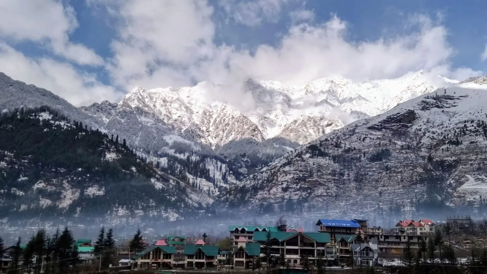 Chandigarh to Manali Taxi
